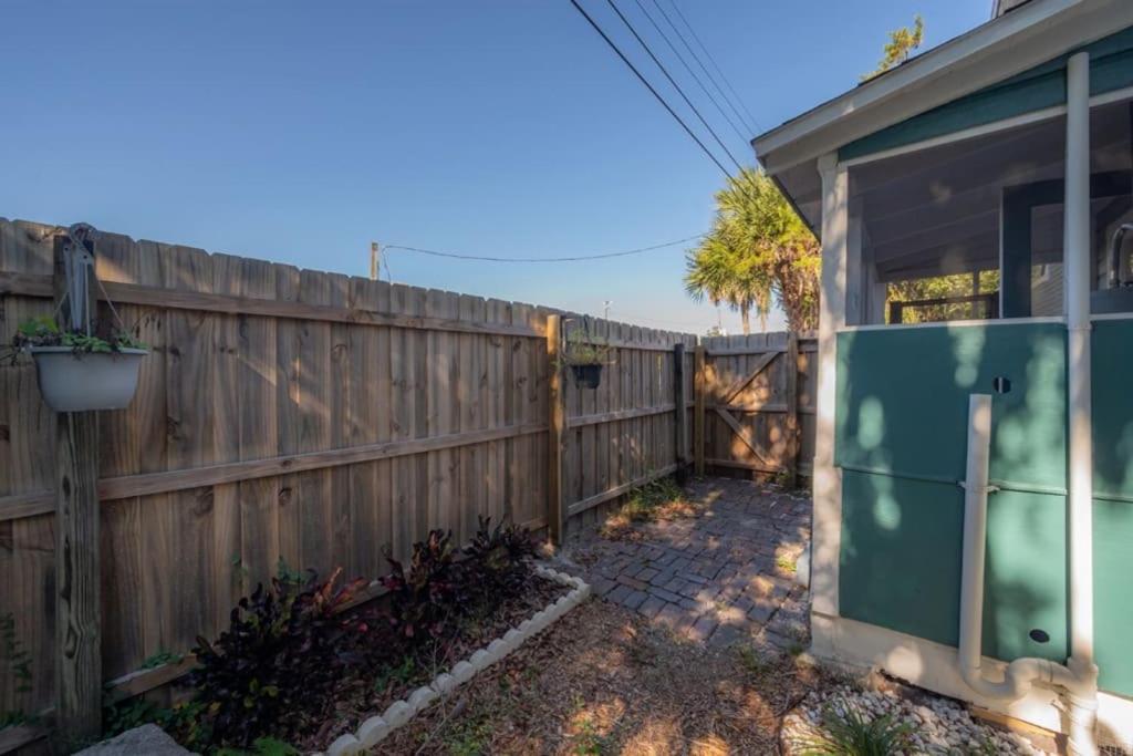 Serene Beachy Bungalow With Large Screened Porch! Tampa Exteriér fotografie