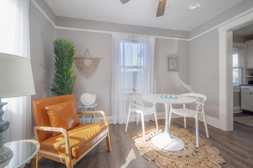 Serene Beachy Bungalow With Large Screened Porch! Tampa Exteriér fotografie