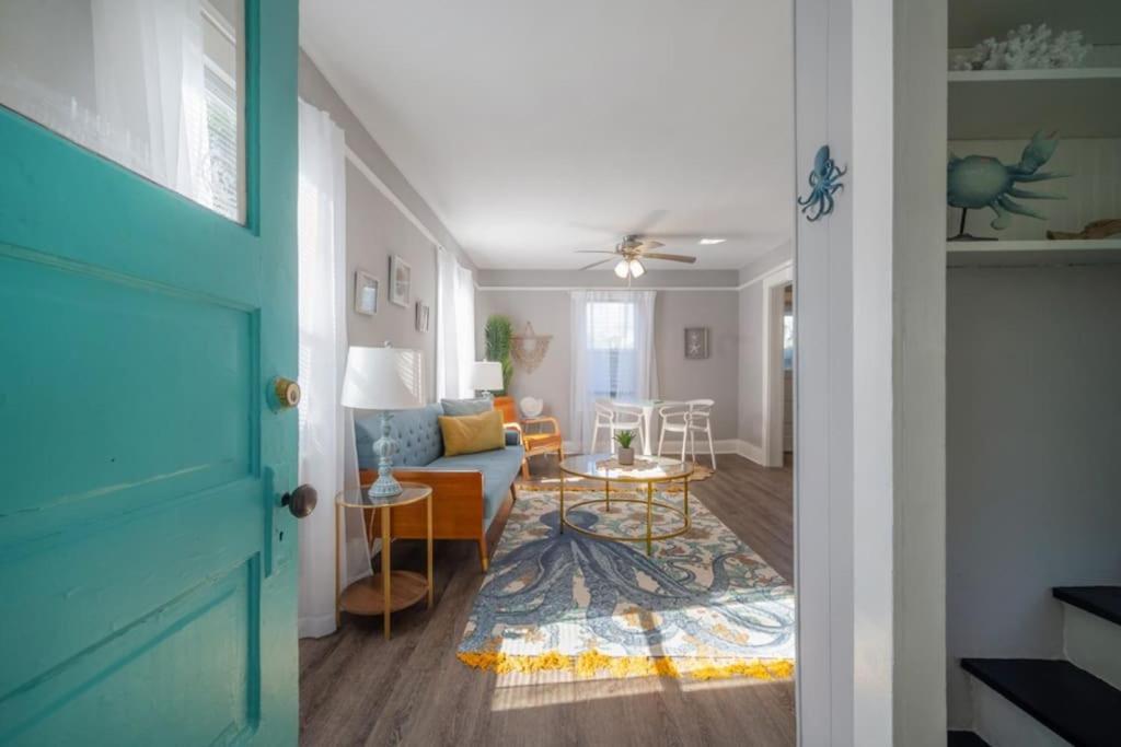Serene Beachy Bungalow With Large Screened Porch! Tampa Exteriér fotografie